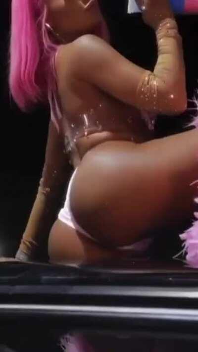 Saweetie thick ass twerking