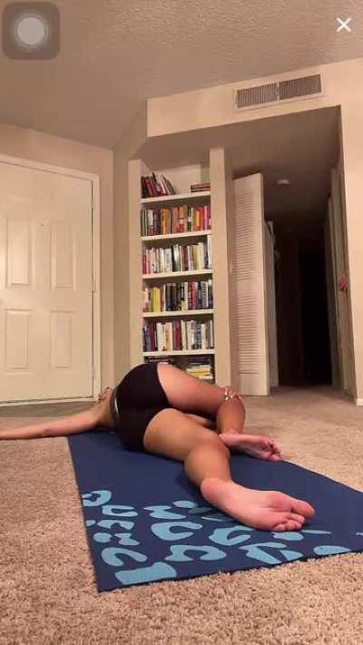 @nexjuice was live with some yoga workout from Thursday!!