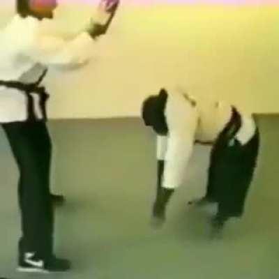 Omg el Uriel practicando Karate 😯😯😯