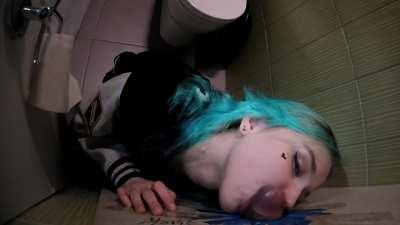 Czech girl makes him leak on her cheek