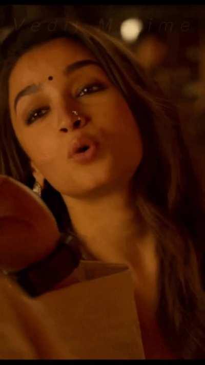 Hi guys....u like alia mommy then join my new reddit page on alia 💋🤤..link in my comment box 👇👇👇👇