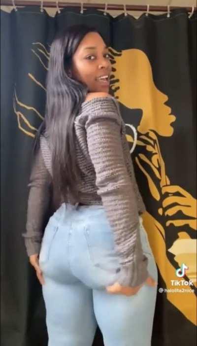 Clapping in jeans😳👏🏾