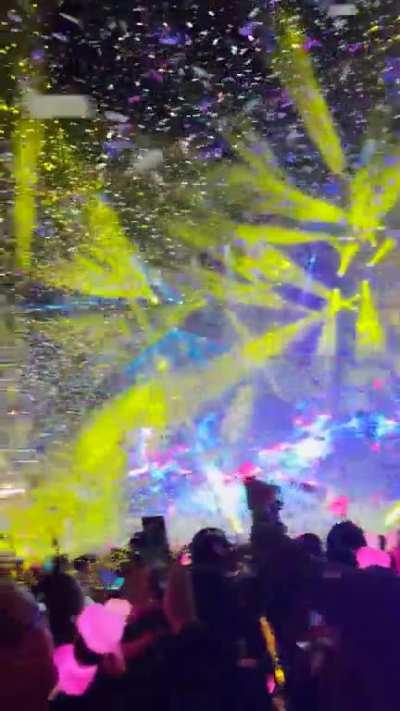 Thread: Share your favorite photos or videos you’ve taken at a BlackPink Concert 🖤💖