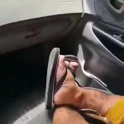 Não vai sujar o tapete!