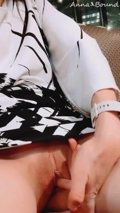 I don't mind when clients are late for meetings...I know how how to keep myself entertained [gif]