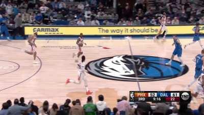 [Highlight] Maxi Kleber throws down the alley-oop from Luka