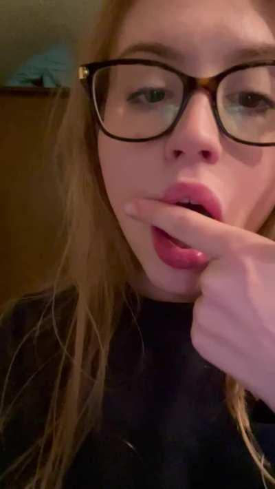 The best way to keep your lips moisturized 🤤