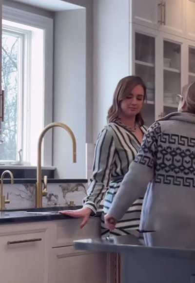 Looking good for an Armina Stone shoot. She sets that booty on the counter at the end 🤤