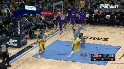 [Highlight] Talen Horton Tucker throws down the slam!