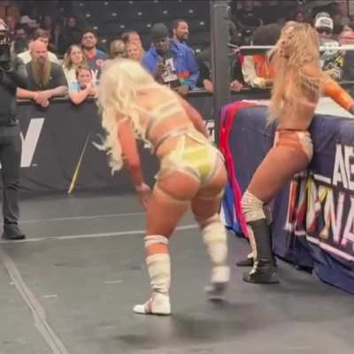 “The Glamour” Mariah May (“Timeless” Toni Storm)