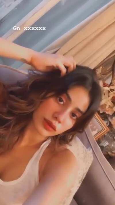 Janhvi Kapoor ❤️ She's got the best lips 💦