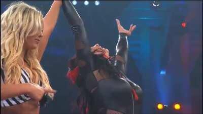 Tara’s Widow’s Peak destroys Brooke Tessmacher