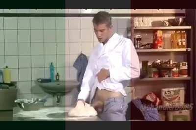 Riško Sulík robí pizzu pre Igiho