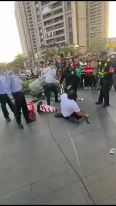 残疾人大战小区物业