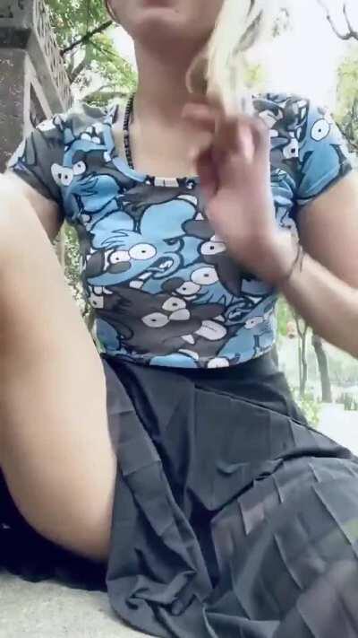 Rubbing Her Fat Pussy In Public 💦