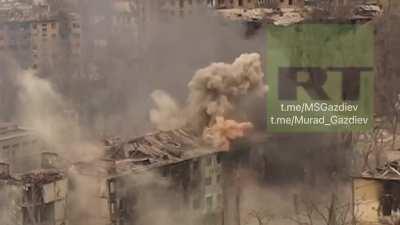 Allegedly Russian/LDNR tank firing at Ukrainian positions in Mariupol. No sound.