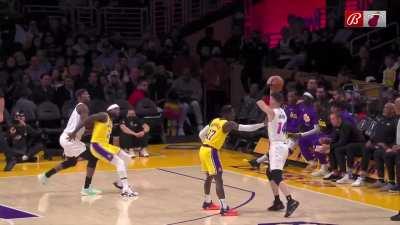 [Highlight] Jimmy Butler seems to be enjoying being guarded by Patrick Beverley