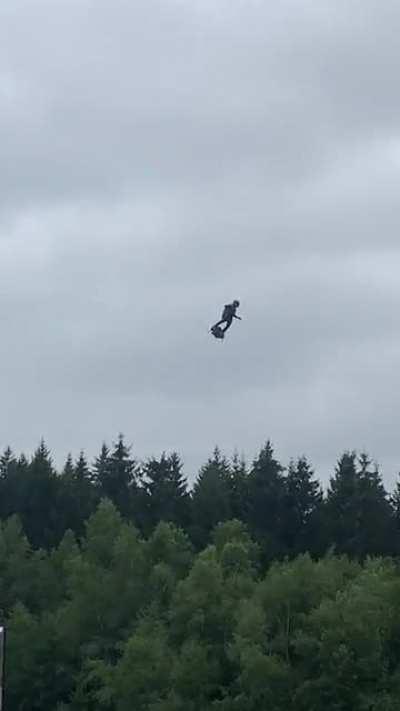 Guy with a jetpack going 200km/h @ Spa