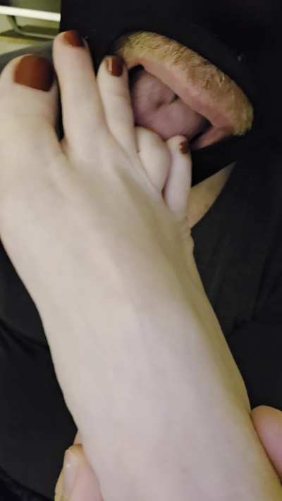 Worshipping the foot of a gorgeous redhead