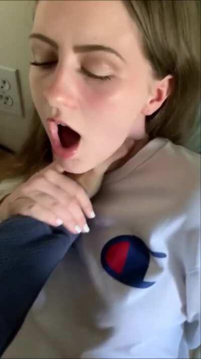 Fucking in bathroom, parents downstairs