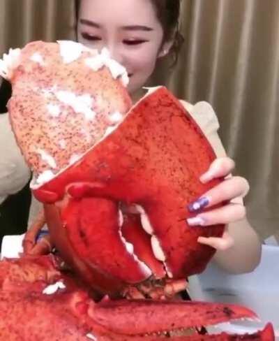 Warping claw near the face