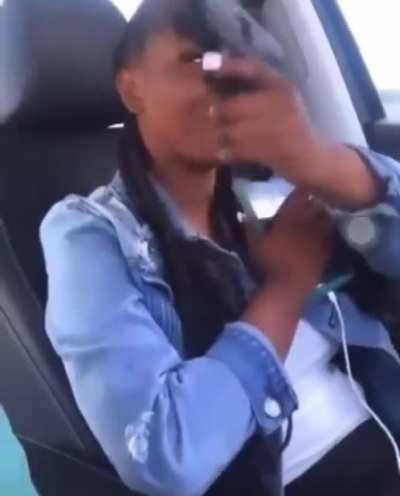 The song in d background, d trash ass gun, ha bitch ass friend inna background why females n guns jus so mf corny 💀😭