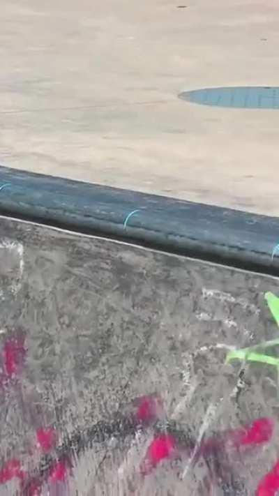 this tiktokker ruining a skate bowl...