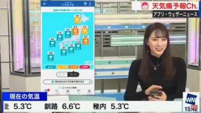 During the weather forecast in Japan a reporter accidentally showed what she’d been looking at on her phone: 😂 ONE PIECE IS REAL 🔥