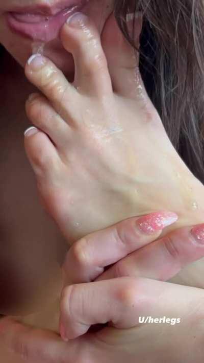 [OC][F] this is how you worship my feet l0ser