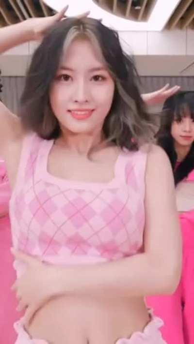 Twice - Momo Bouncy boobs🤤