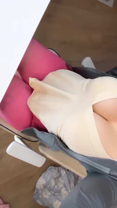 drink my coffe and start dancing! join 
https://www.twitch.tv/anna_monik
it is free ;)