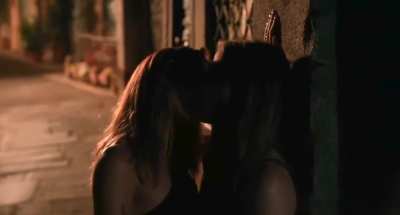 Alison Brie & Aubrey Plaza