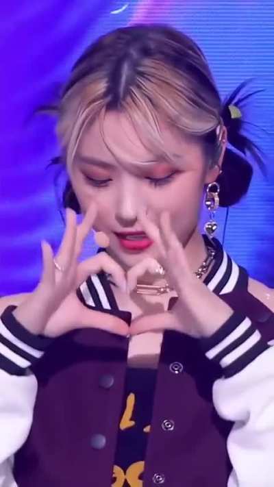 Pretty Ryujin ♡ (FanCam)