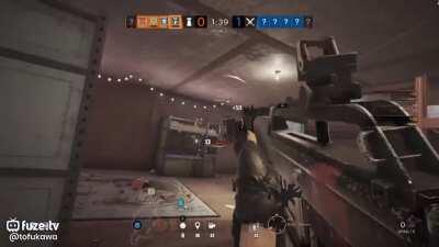 Definitely my wildest moment on siege (wasn't panicking)