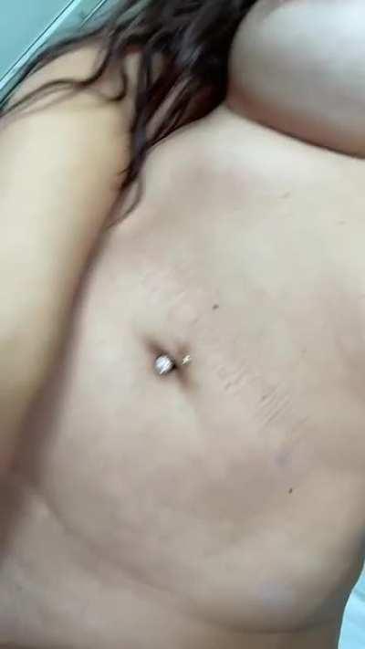 Eat or fuck first? 😏34F