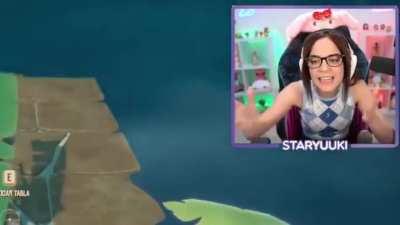 Alguien entra a la 1 de la madrugada para la follación y quede embarazada pero esa noche papayuki no quería