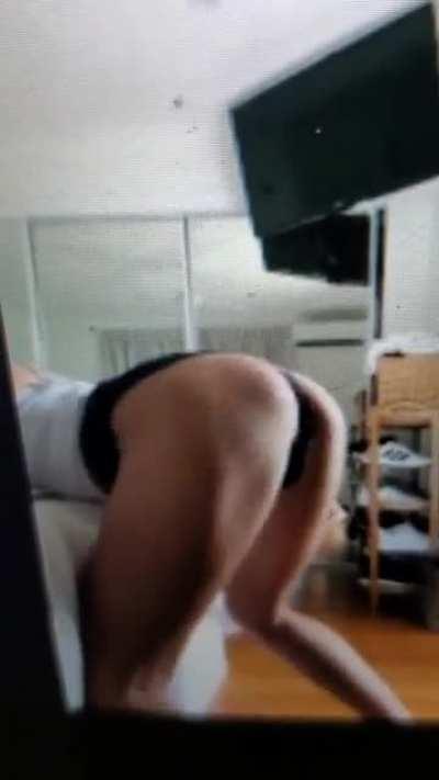 @halleyoungg shaking 🍑