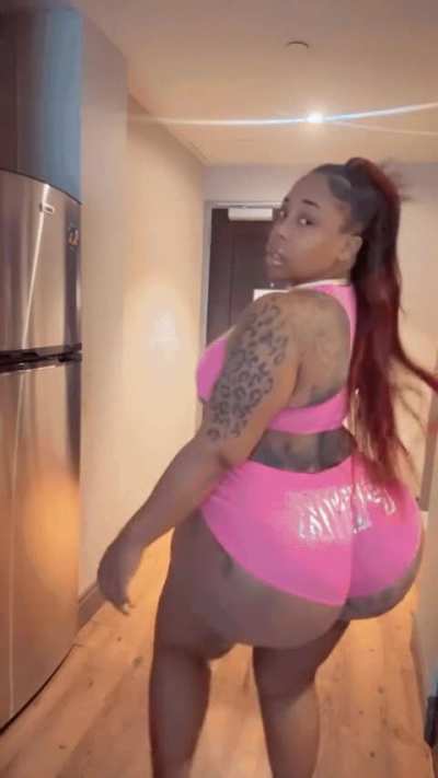 More Ass like her 🥵