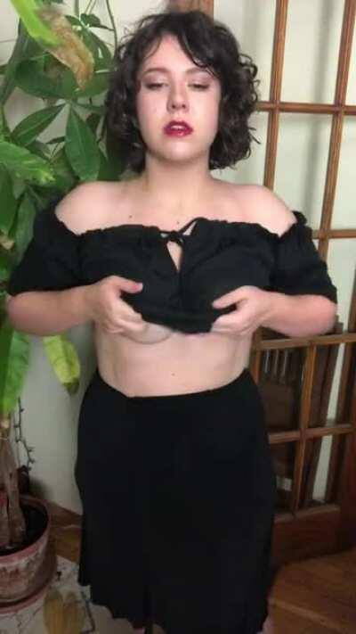 Start your weekend right with some bouncy tits in your face