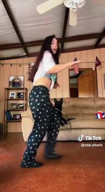 Jeez those pants!🔥 Holy Moly!😁🍑👏