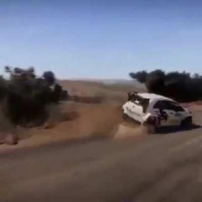 Четко вошел в поворот.