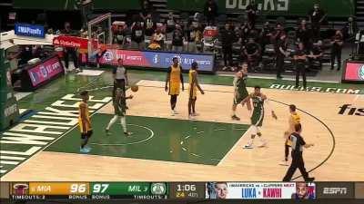 [Highlight] Giannis gets called with the 10 second violation (Lurker5719263845)