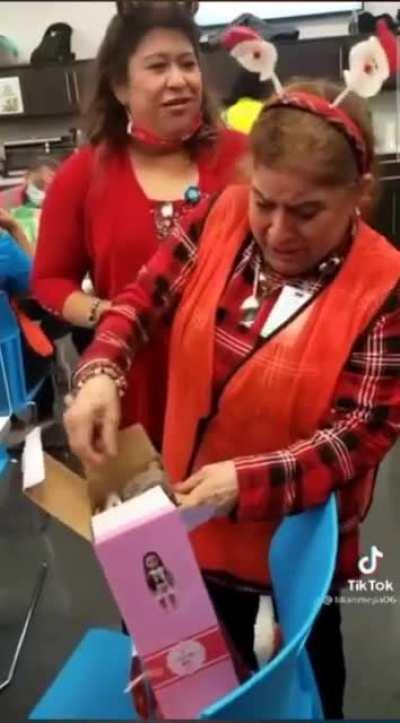 It must have been so healing for her inner child 😭