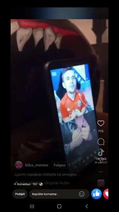 De to pocijepaj sa sebe