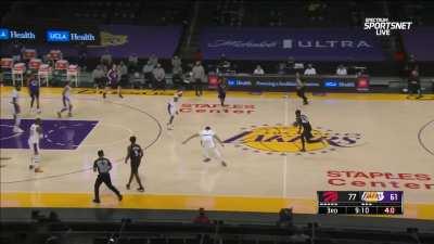 [Highlight] AD getting knocked down to the floor twice but no whistle.