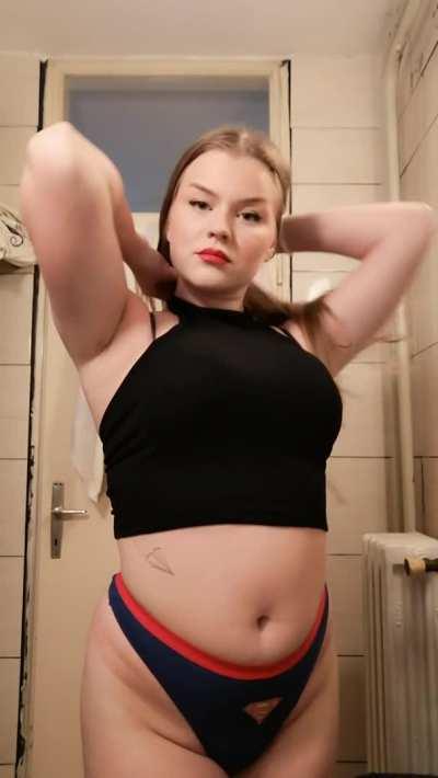 (18) My ex left me because he thought that i got too fat… Hope I'm appreciated here