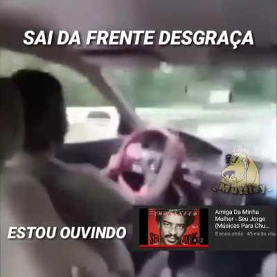 Se não sair eu atropelo😠😠