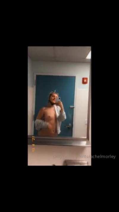 Bored at work baby? Let me help you out with that😏😈(pt.3)