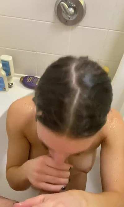 Cutie making him cum in the shower