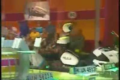 Police demonstrating how a speed gun works on polish TV